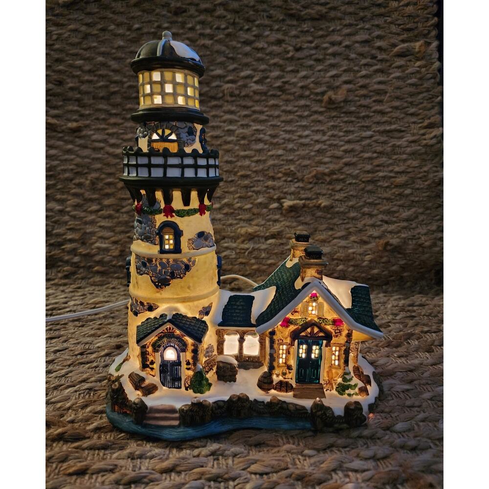 2003 Carole Towne "The Holly Island Lighthouse" Village Light Up Christmas Decor